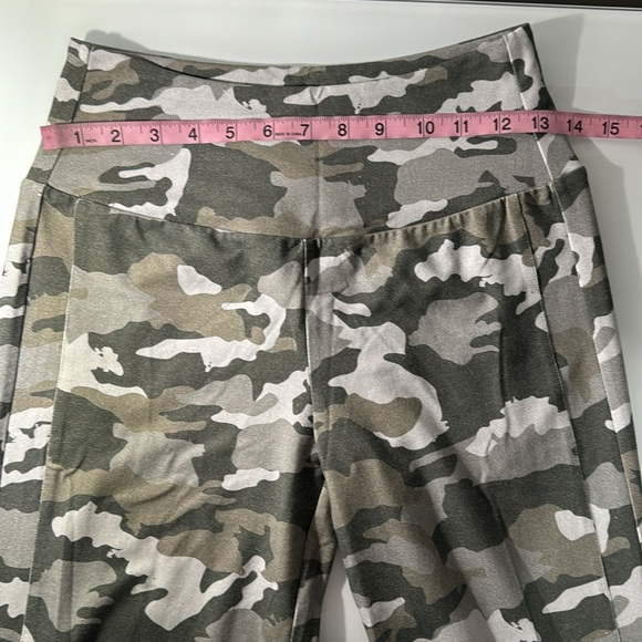 Chaser green camouflage flared leggings w/ side slit bottoms S - Picture 5 of 9